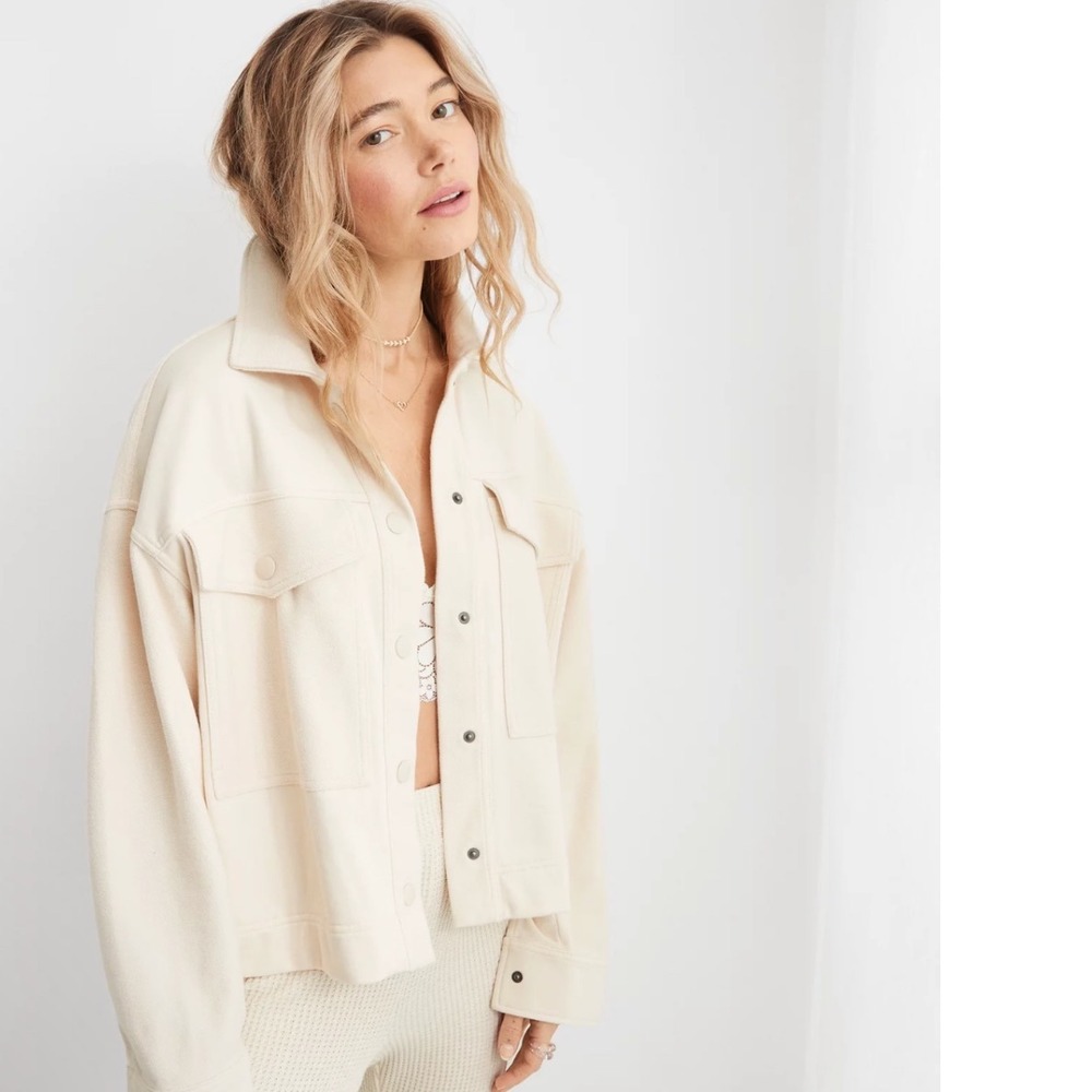 Aerie Fleece‎ Cropped
Shacket Snap Button XL Cream
